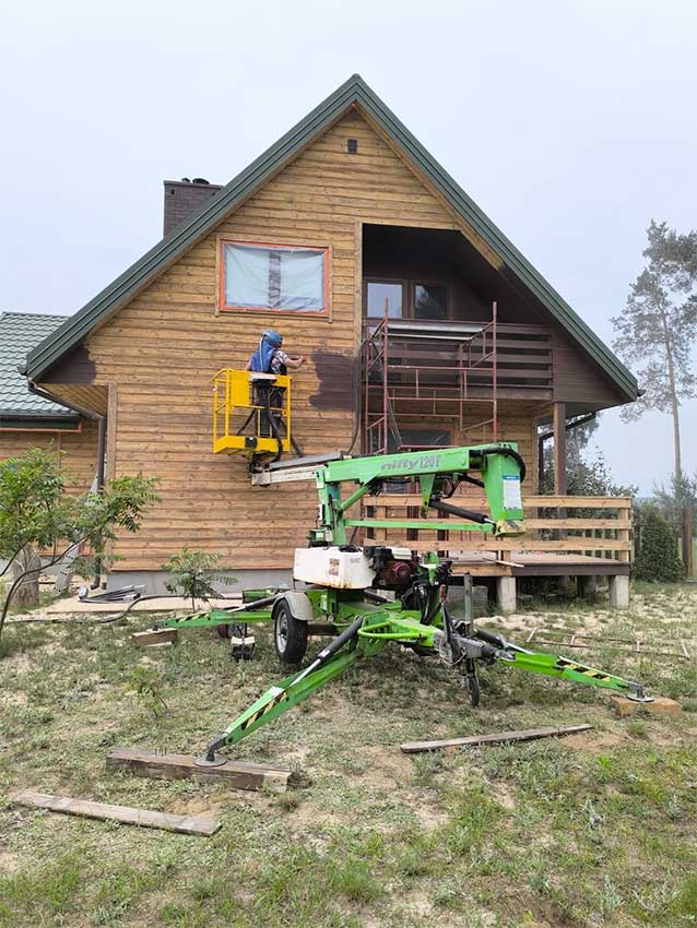 Piaskowanie elewacji drewnianej - praca w toku